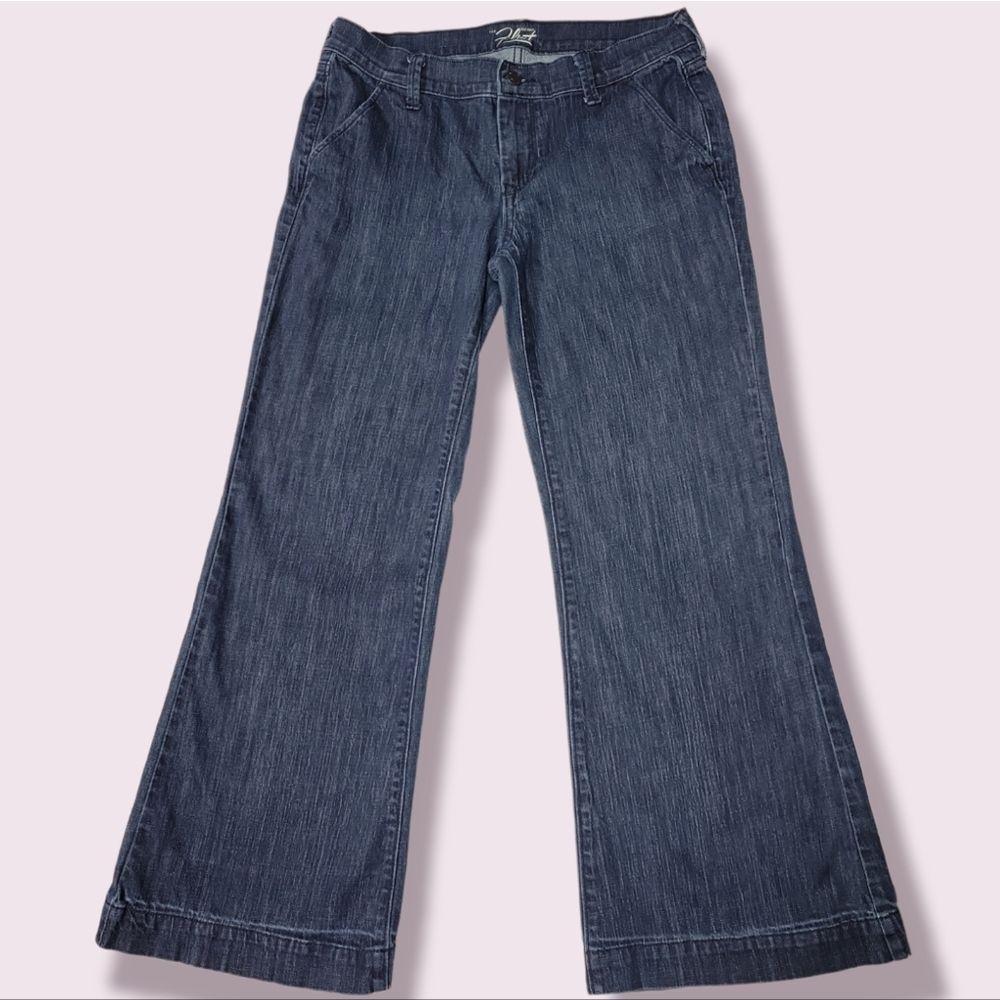 Old Navy The Flirt Dark Washed Flare Legged Women's Jeans, Size 6 Short